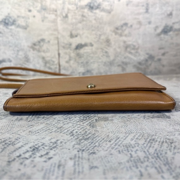 HOBO Bemuse Leather Compact Crossbody Bag - Picture 7 of 16
